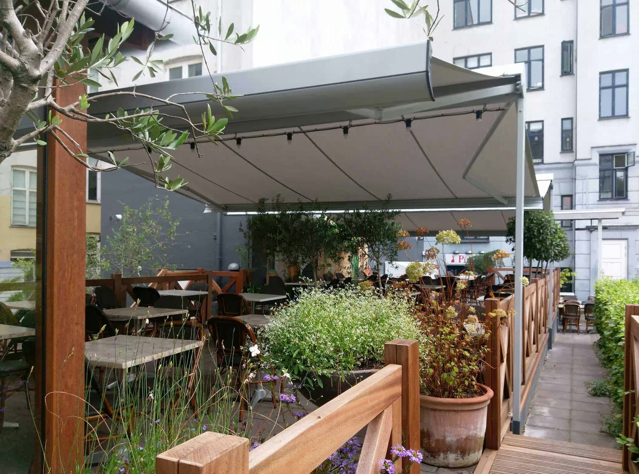 Skab den perfekte terrasse: Alt du skal vide om valg af terrassemarkise
